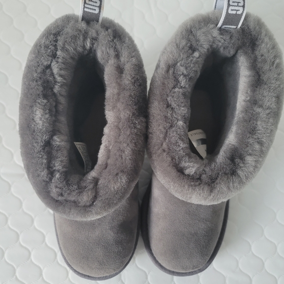 UGG Boots Girls T Pluffed Mini Quilted Gray Size 13 - Picture 3 of 15